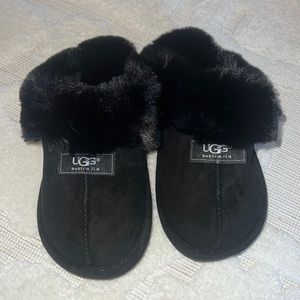 Black ugg warm slippers